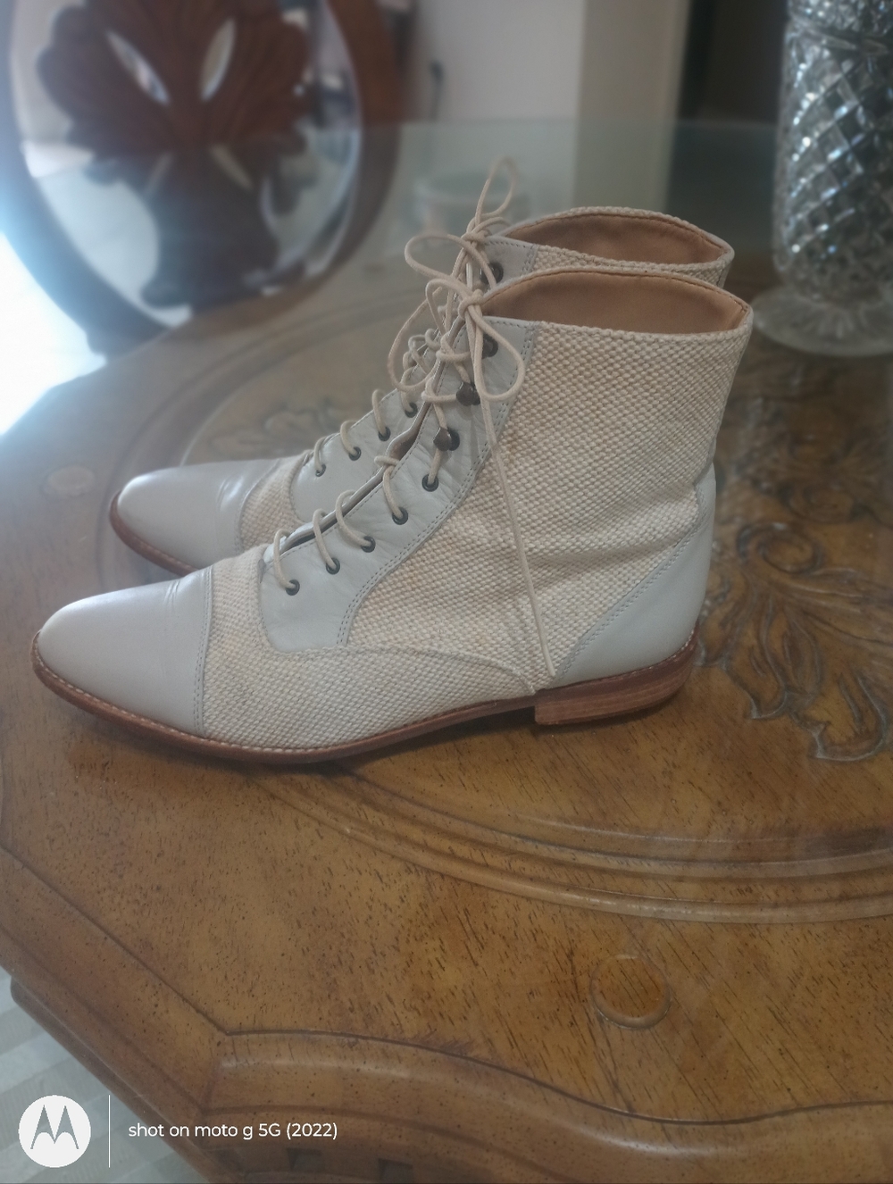 Valentina Italy Women's Ivory Leather Ankle Booties Size 9